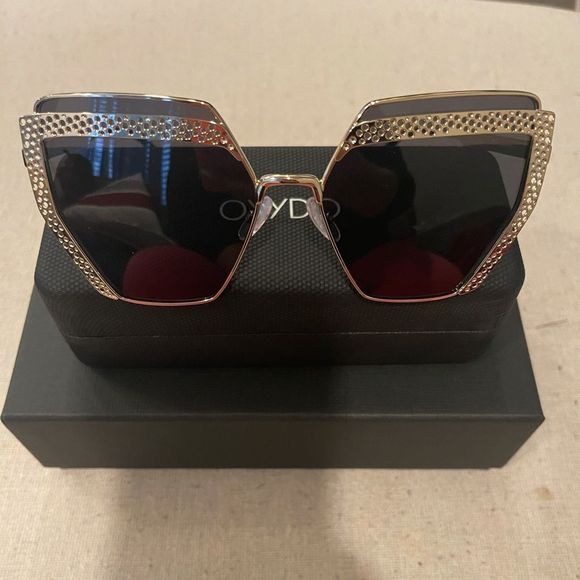 Oxydo Cat Eye Sunglasses - Picture 12 of 17